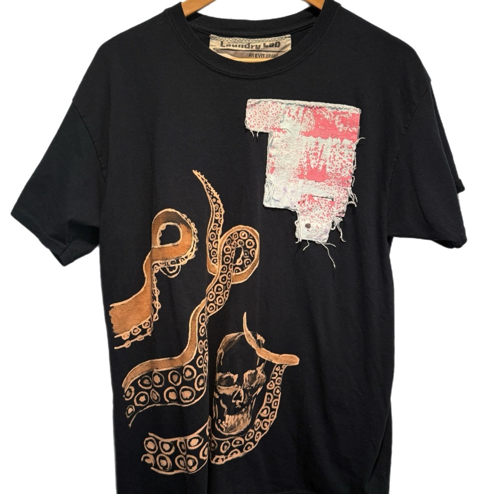 Laundry Lab (an EVIT brand) Black Tee with Orange and Pink Graphic